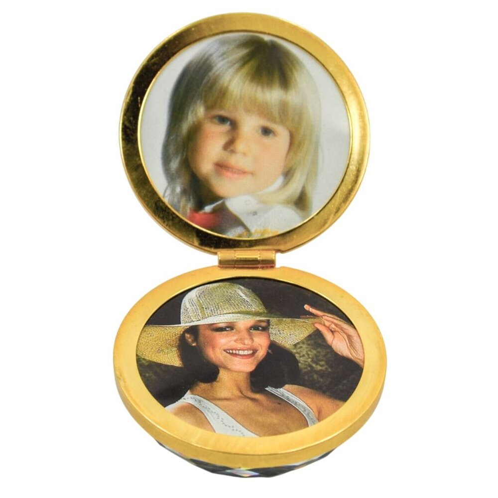 Swarovski SC Logo Faceted Crystal Apple Paperweight with Two Hidden Photo Frames - Picture 3 of 6